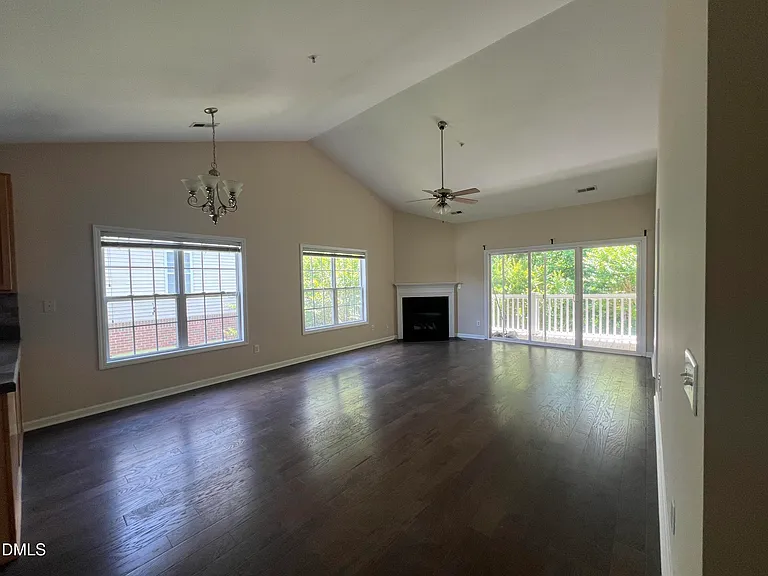 1221 Claret Ln — Photo 1