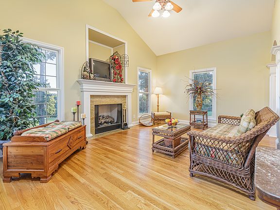 3rd image of 750 Oak Chase Blvd