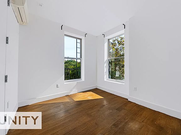 5th image of 131 Tompkins Ave #3R
