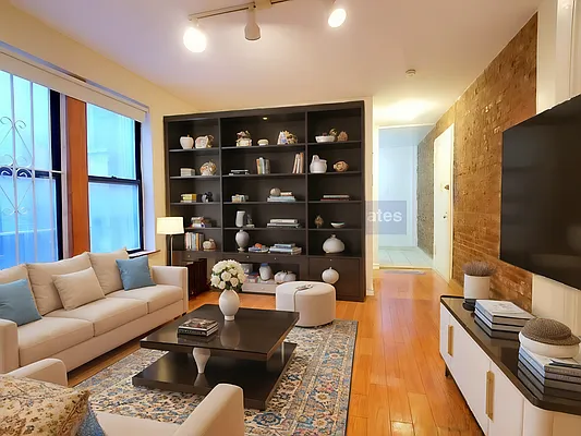 Rented by Sovereign Associates | media 9