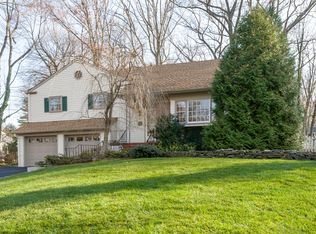 38 Knollwood Dr, New Providence, NJ 07974