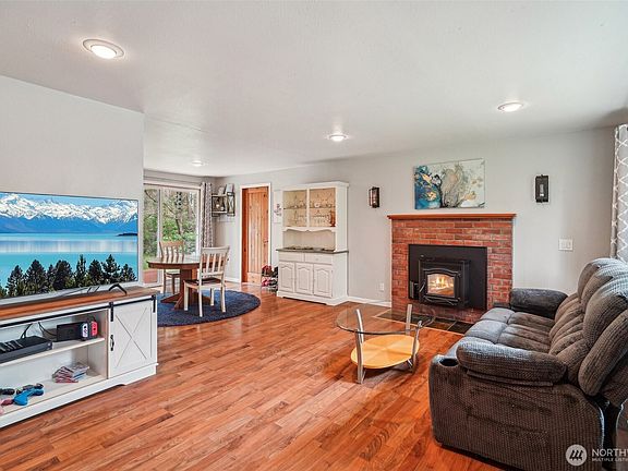 3rd image of 803 94th Avenue SE