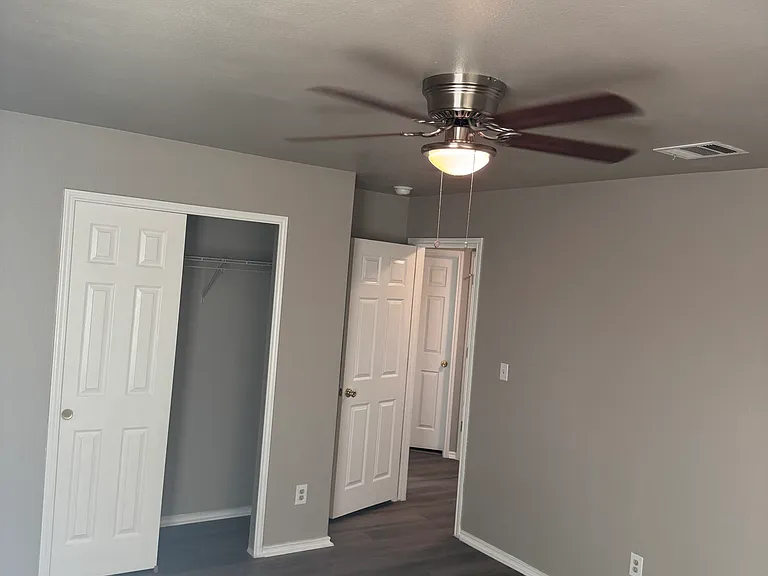 527 Red Robin Rd — Photo 10