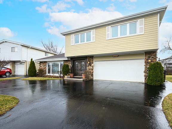 2nd image of 9833 N Lauren Ln