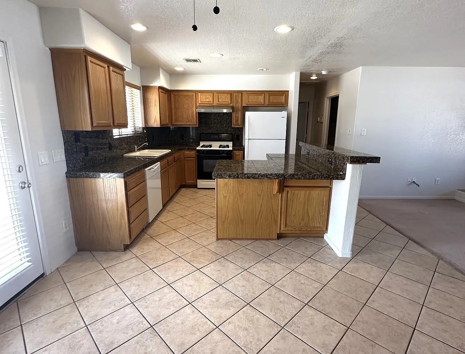 3 bed, 2.0 bath, 1254 sqft, $1,600 — Photo 3
