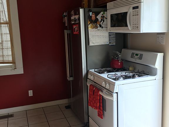 2nd image of 225 W 4th St