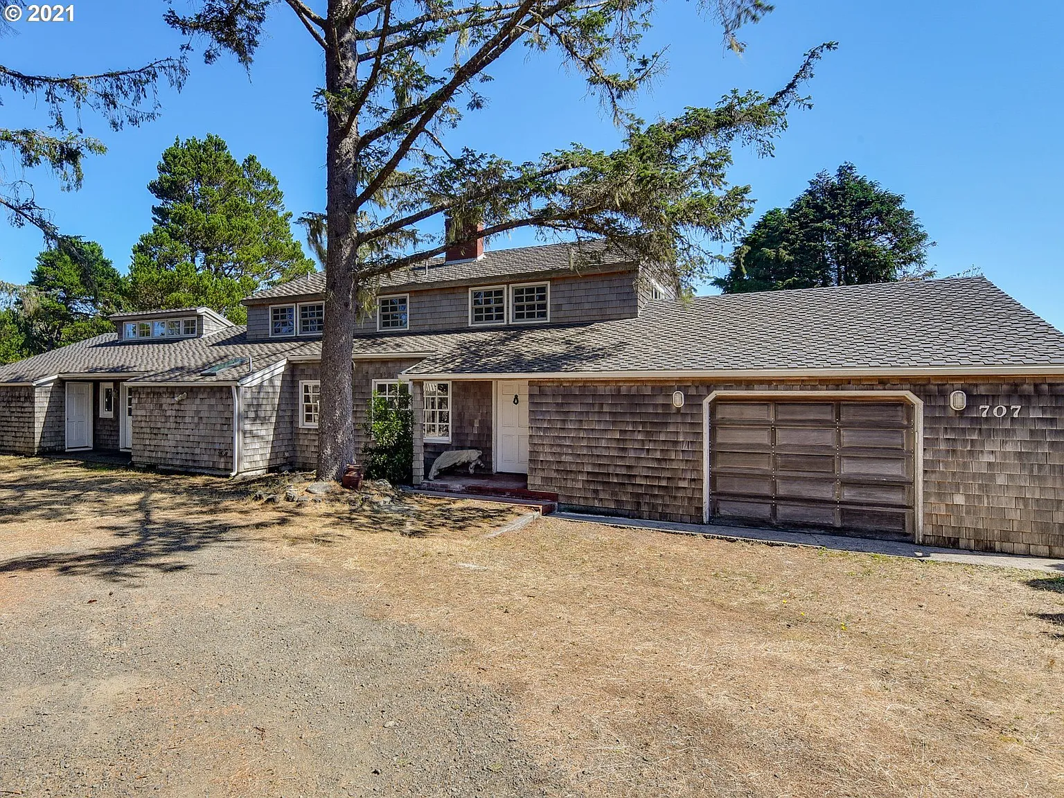 707 Marion Ave photo 1