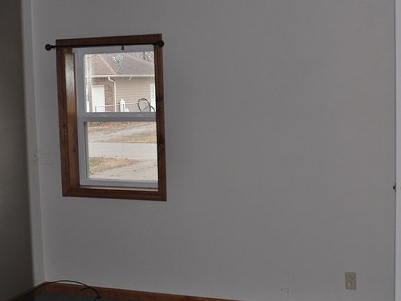 4th image of 610 S Osage St