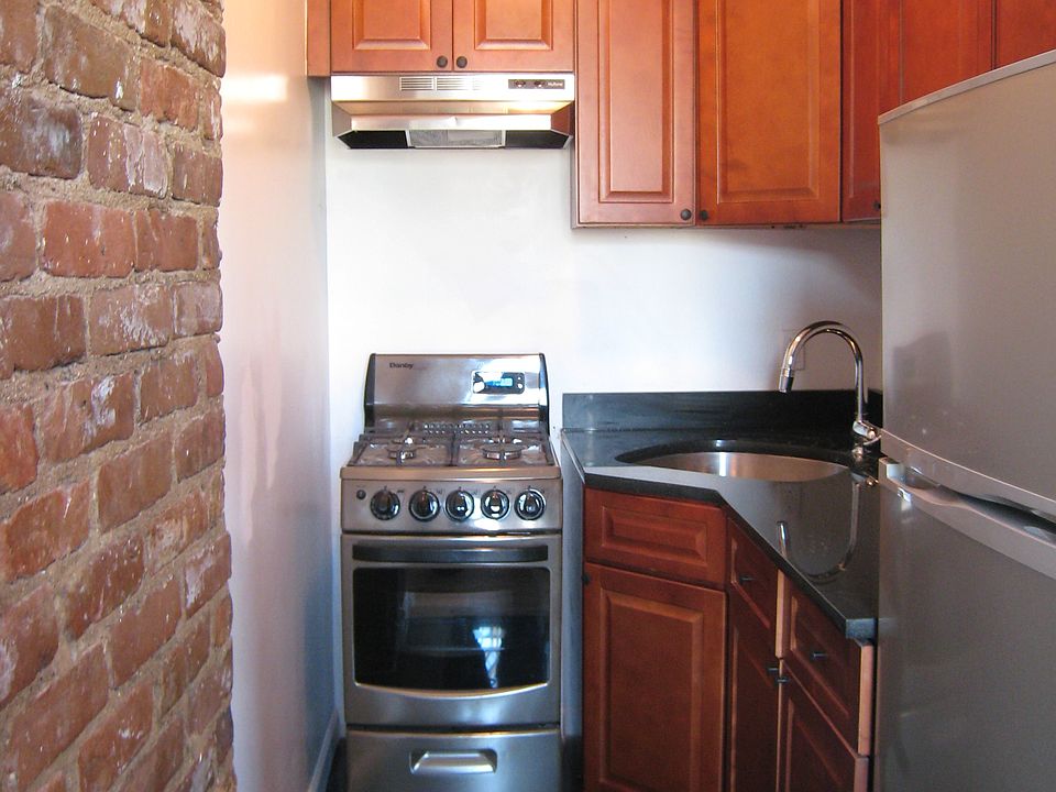 2nd image of 105 Saint Marks Pl APT 2A