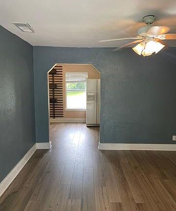 3rd image of 941 Hillburn Dr