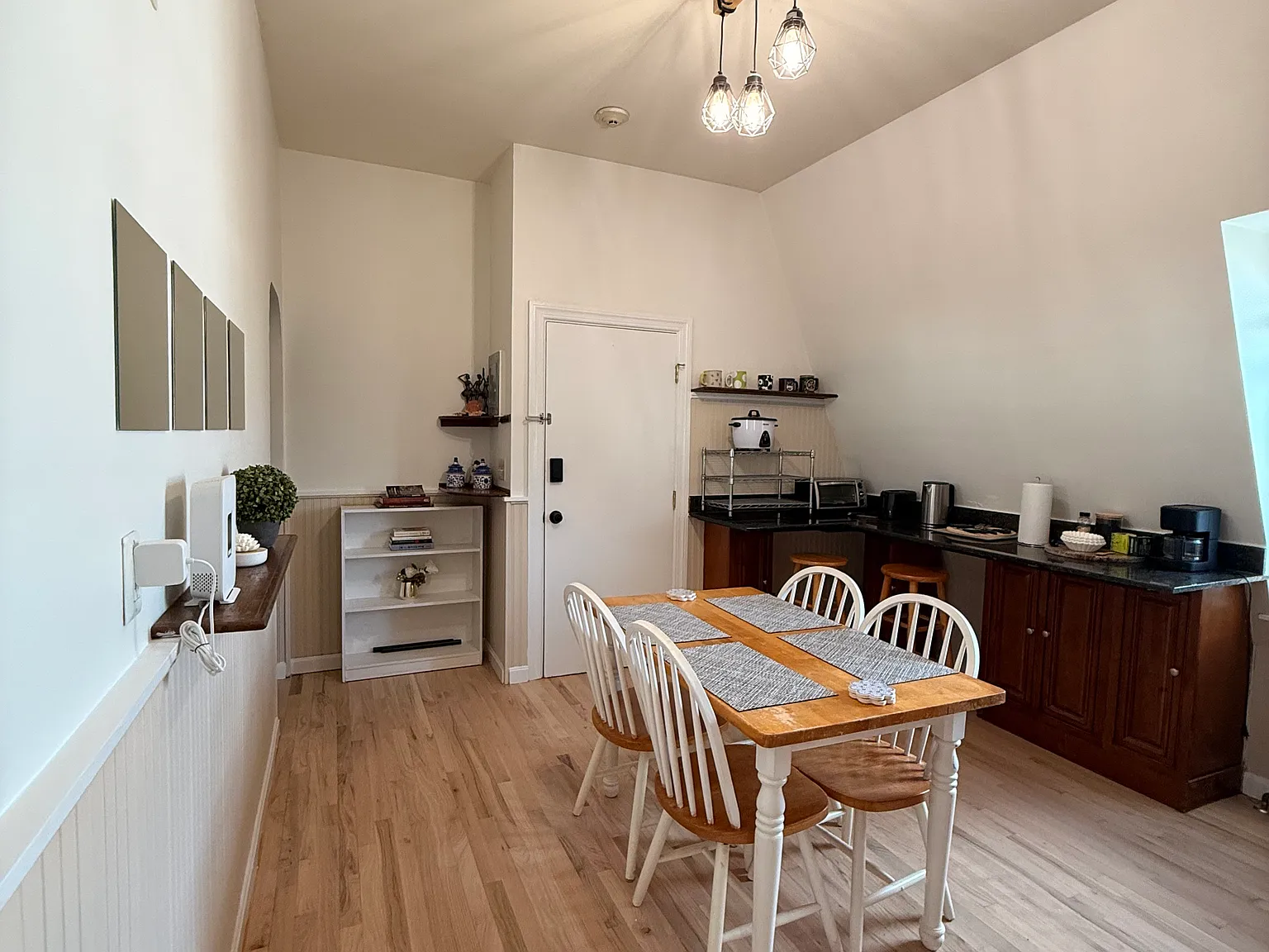 3 bed, 847 sqft, $1,250 — Photo 3