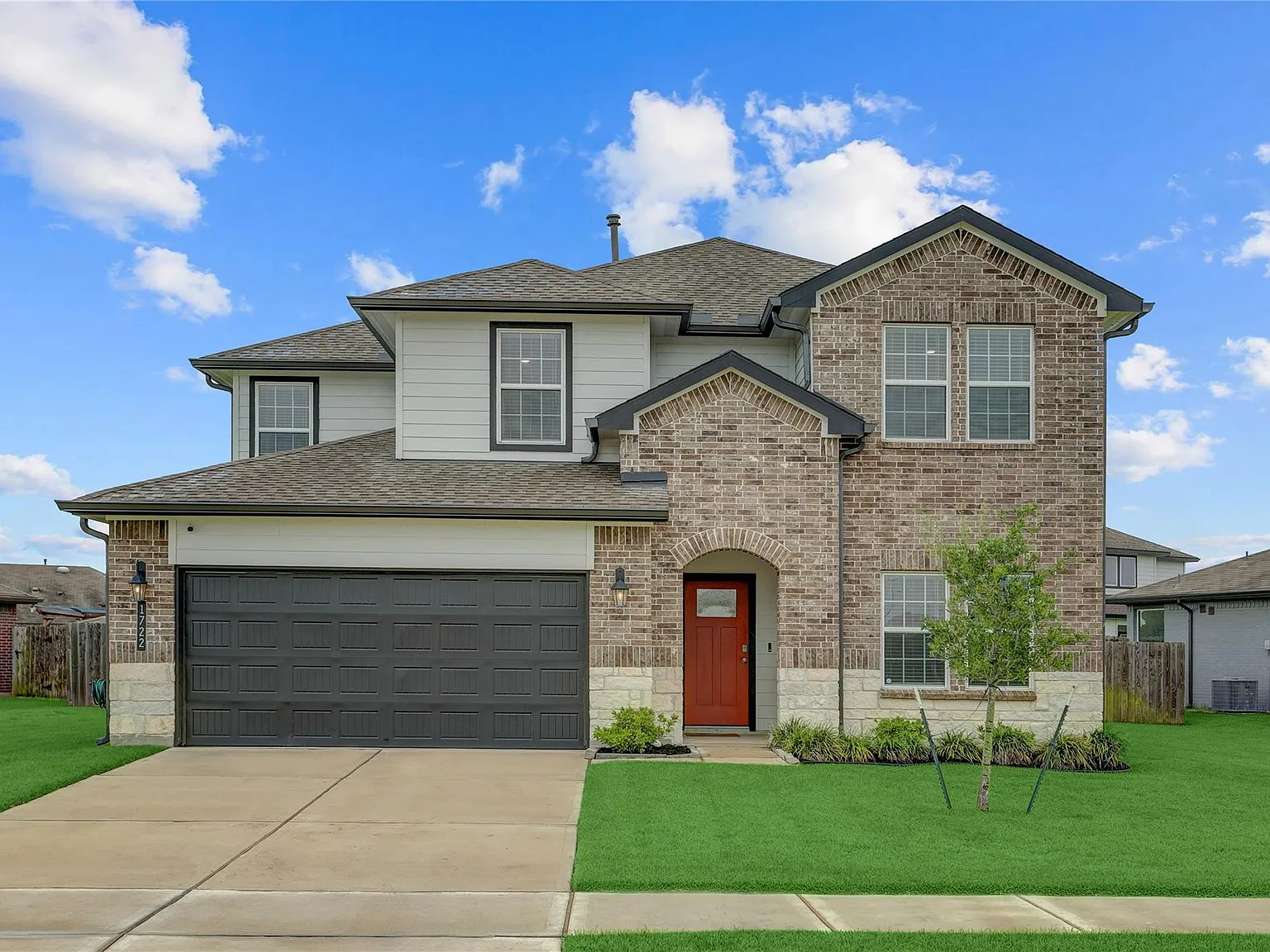 4 bed, 2.5 bath, 2720 sqft, $2,800 — Photo 1
