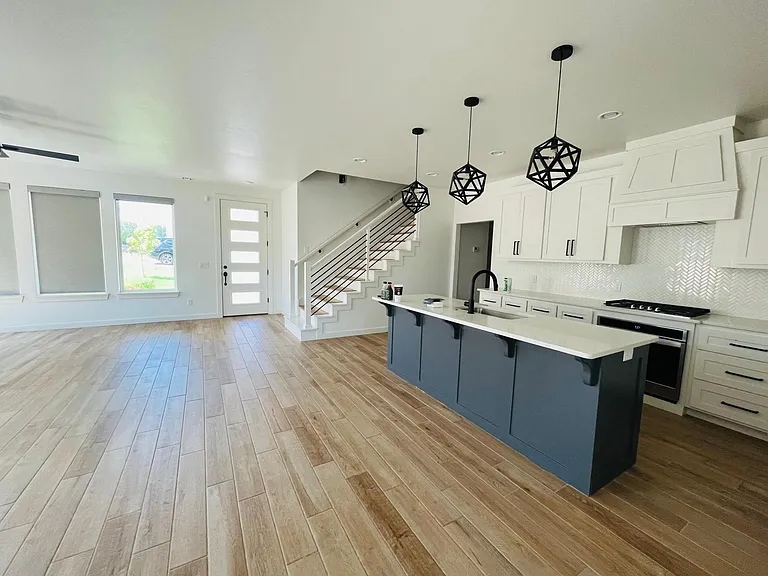 4108 N Indiana Ave — Photo 4