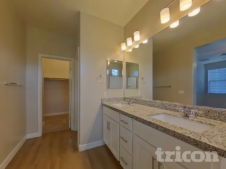 2929 N 28th St #7 — Photo 9