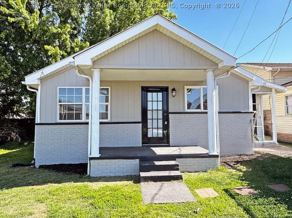 1013 10th St, Nitro, WV 25143