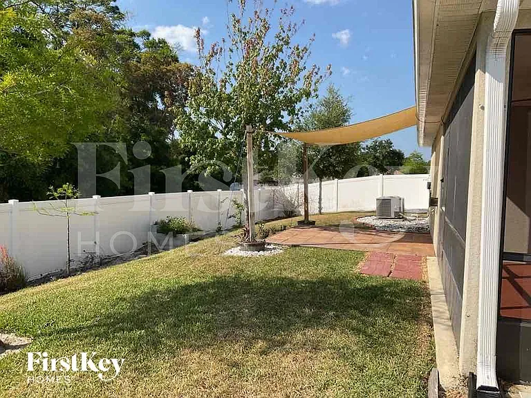 121 Alexandria Cir — Photo 16
