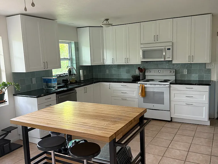 3445 NW 8th Ave — Photo 1
