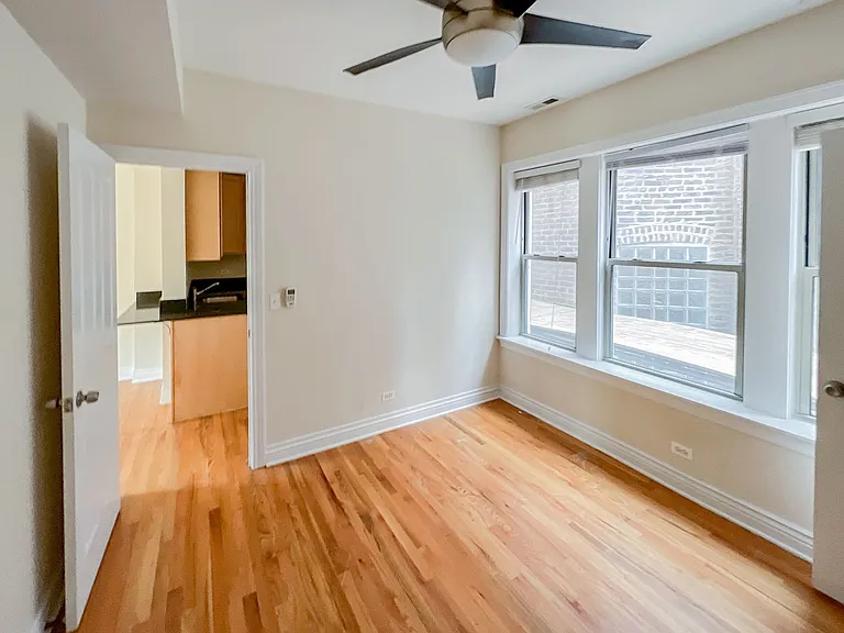 1210 W Waveland Ave — Photo 20