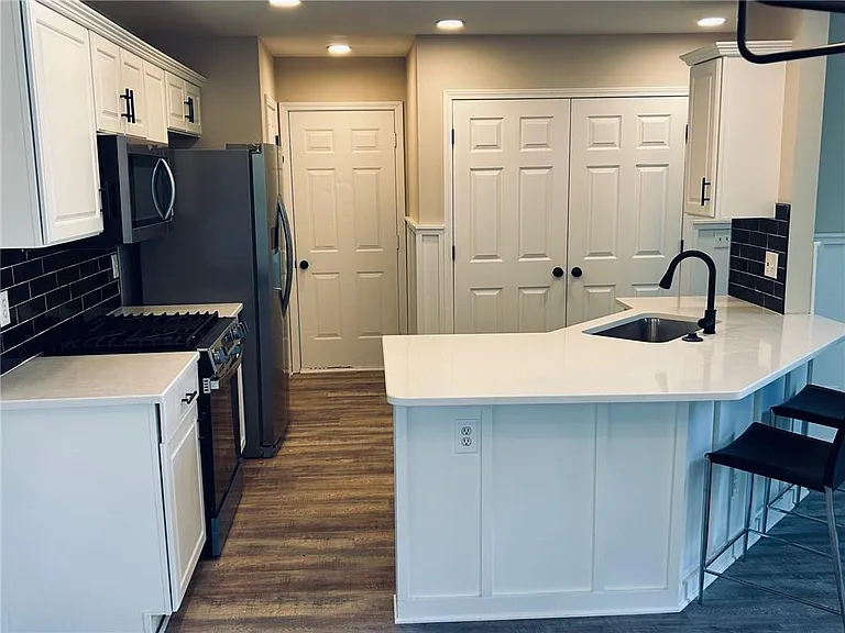 140 Stoneforest Dr — Photo 8