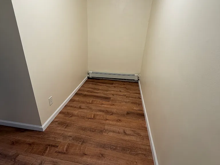 1042A E 217th St #1 — Photo 4