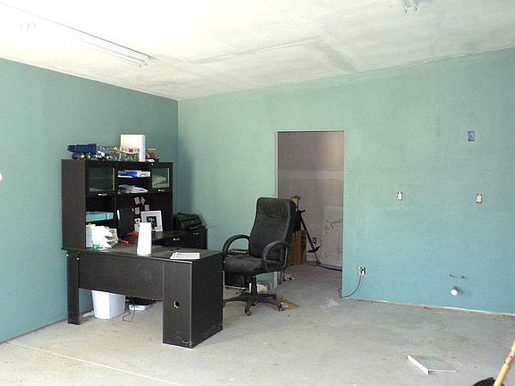 3rd image of 9564 Deer Trail Ln