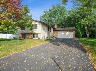 12405 Cockspur Ct, Eden Prairie, MN 55347