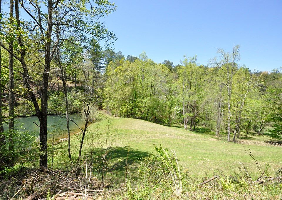 2nd image of 510 Golf Course Cir