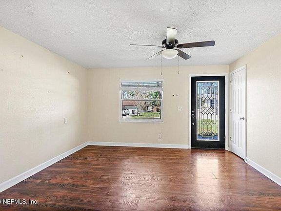3rd image of 428 NEPTUNE Road