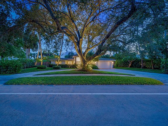 3rd image of 2457 Bayview Drive