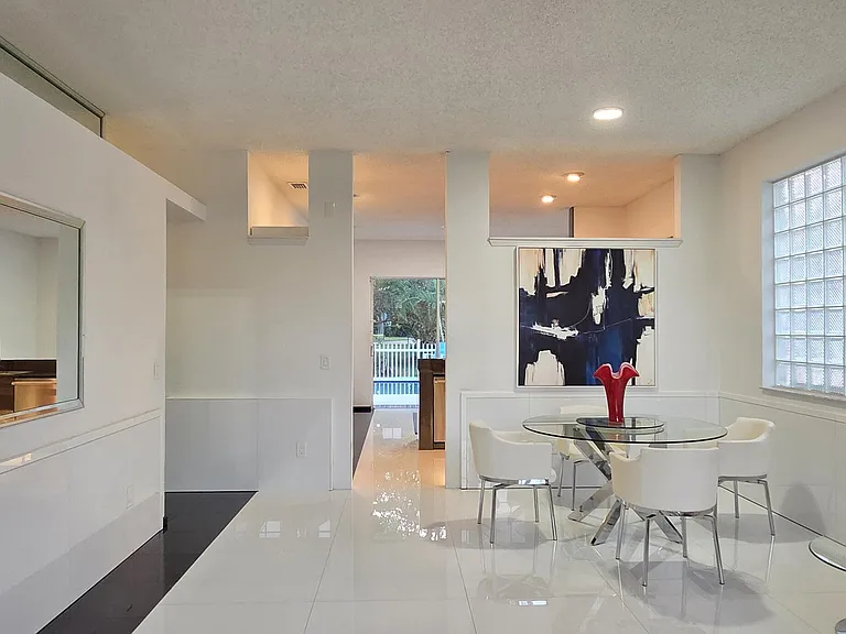 661 Lake Wellington Dr — Photo 14