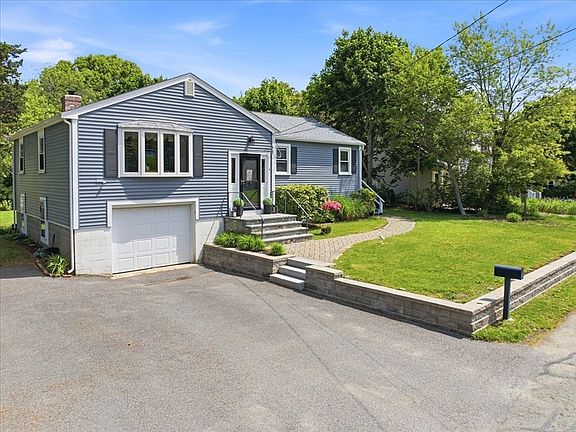 3rd image of 9 Cushing Dr