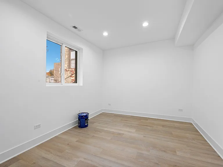 3116 W Montrose Ave #2 — Photo 10