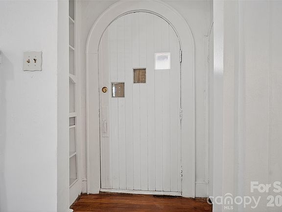 4th image of 3833 1st Ave SW