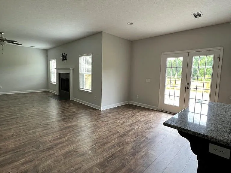 423 Fairview Cir — Photo 8