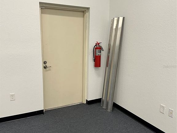 3rd image of 1580 Market Cir Unit 2