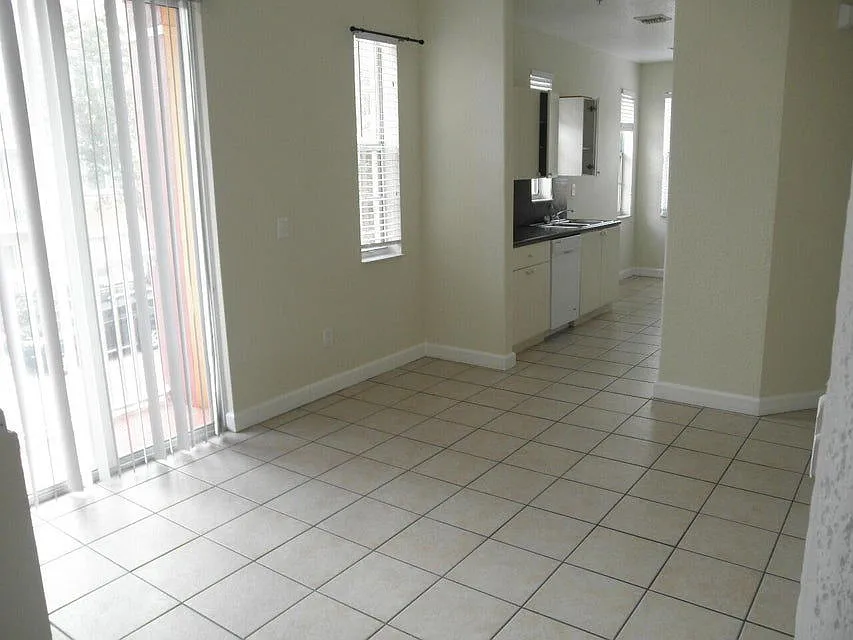 4 bed, 3.5 bath, 1988 sqft, $2,500 — Photo 3