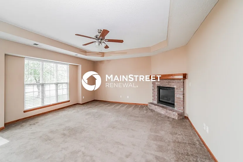 715 Country Ln — Photo 4
