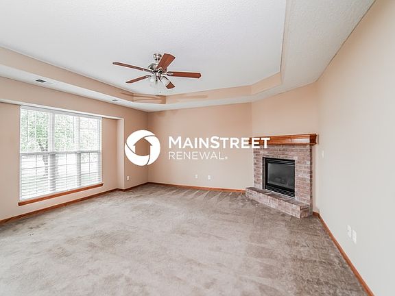 4th image of 715 Country Ln