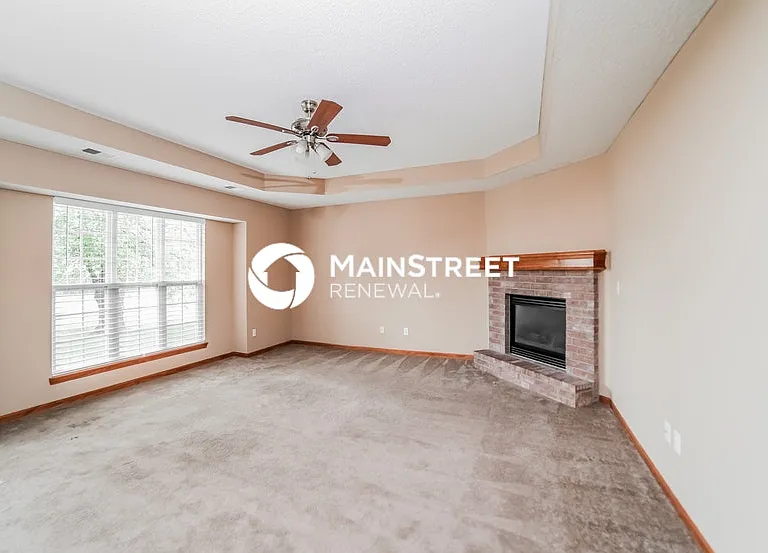715 Country Ln — Photo 4