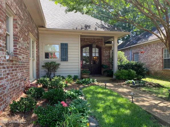 704 Esplanade Dr, Ridgeland, MS 39157