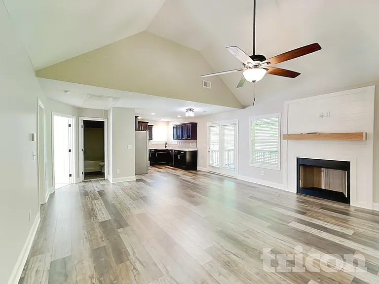492 Woodtrace Dr — Photo 2