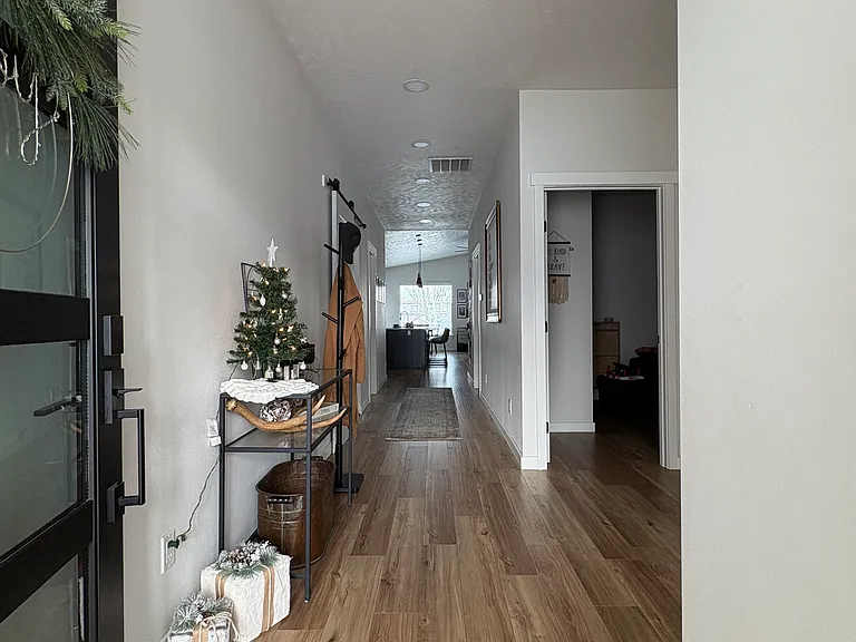 4221 E 23rd Ave — Photo 2