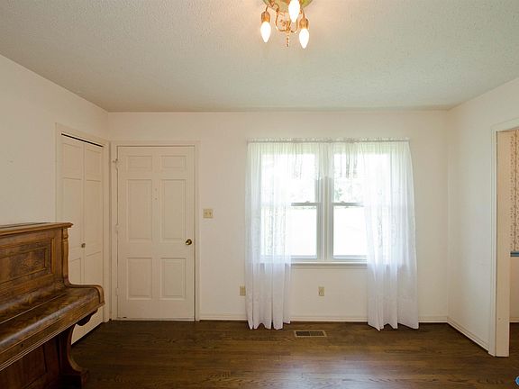 5th image of 15579 Quinn Rd