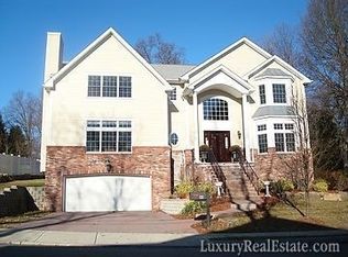 44 Robinhood Ave, Closter, NJ 07624