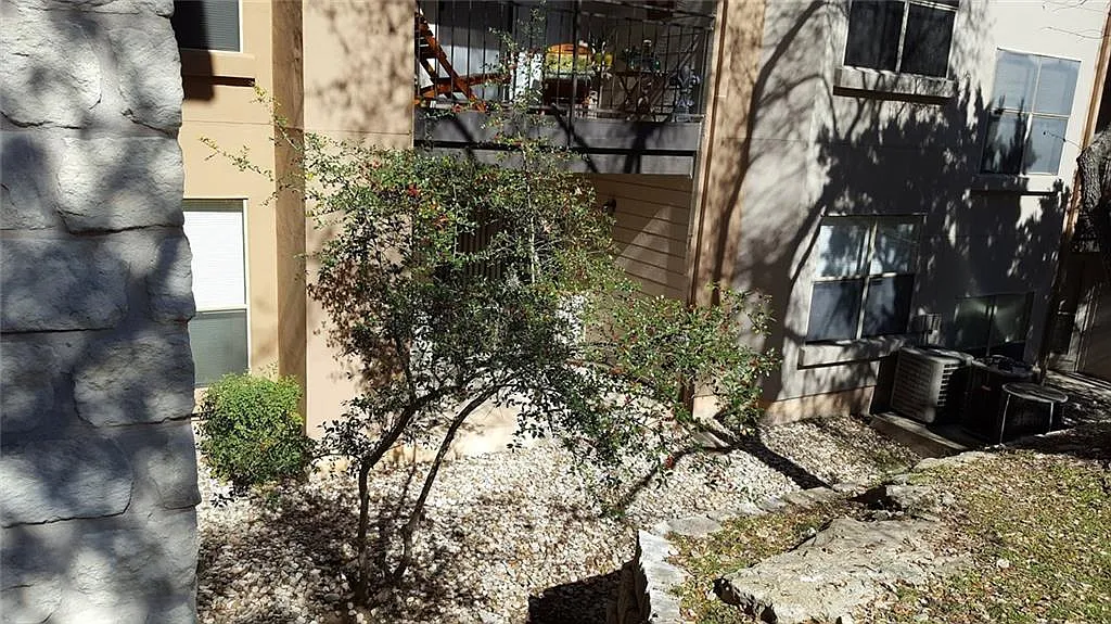 1 bed, 1.0 bath, 608 sqft, $1,200 — Photo 2