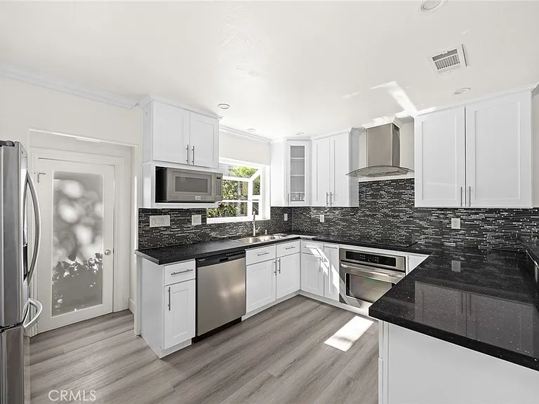 647 W Montecito Ave — Photo 7