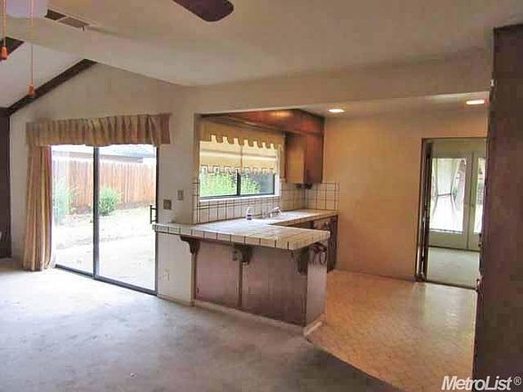 4th image of 5028 Mallard Creek Ct
