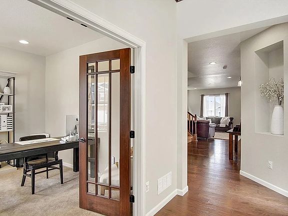 2nd image of 912 McMurdo Cir