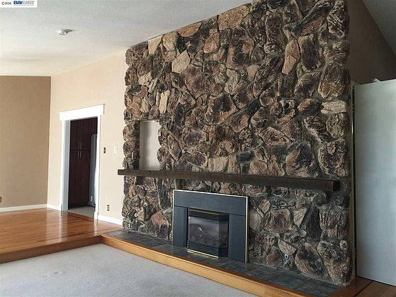 3rd image of 145 Mountain Canyon Pl