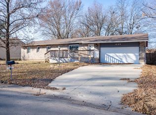 635 Meadowbrook Dr, Moberly, MO 65270